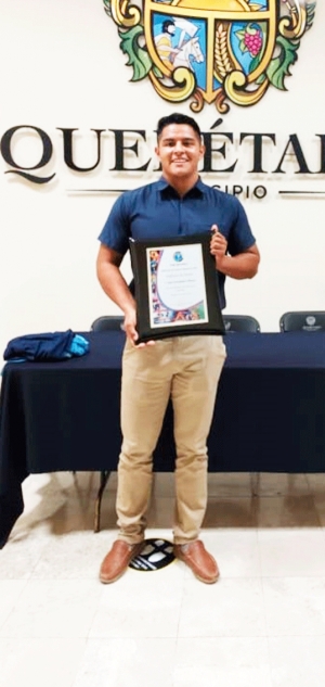 Panatlón Club Querétaro - premio al canoísta Axel Uriel Fernández Olvera